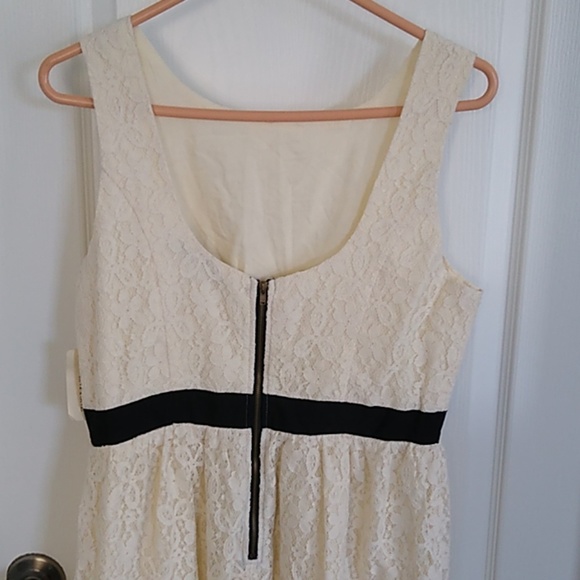 Dress - Picture 4 of 7